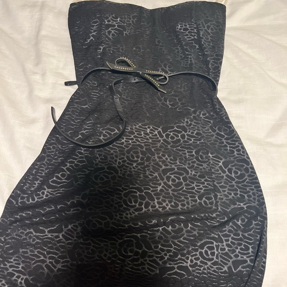Black sleeveless dress